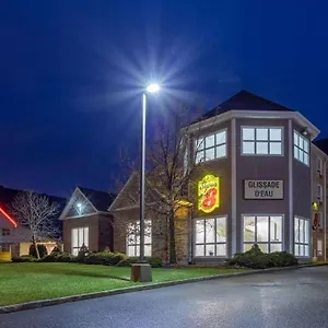 Super 8 By Wyndham Canada